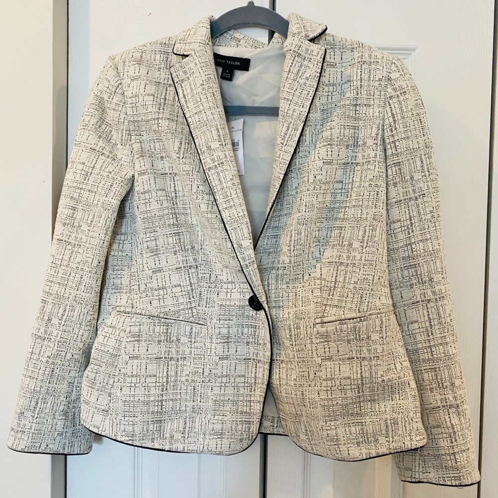 Ann Taylor blazer size 4